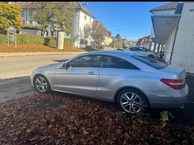 Gebraucht Mercedes E220 Avantgarde 170 PS (125 kW) 2010 Silber Coupé