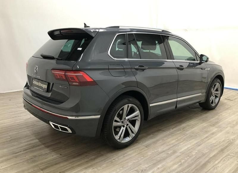 Gebraucht VW Tiguan R-line 190 PS (139 kW) 2023 Grau SUV