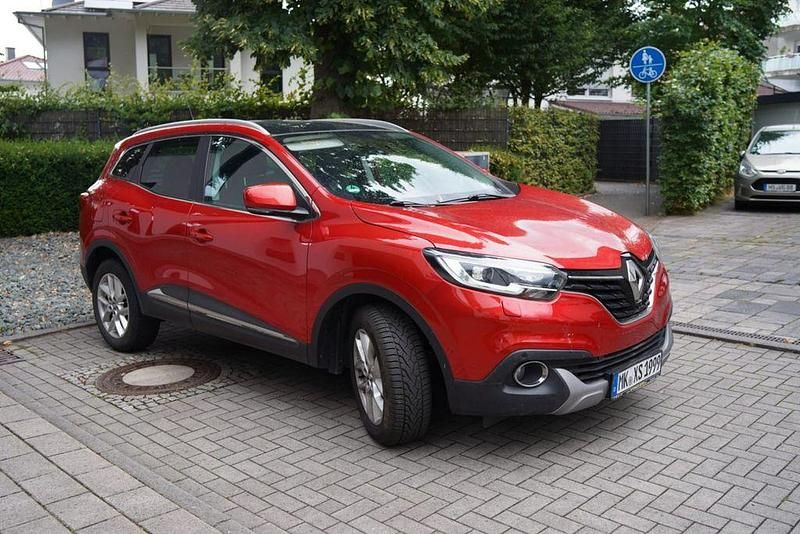 Rot Gebraucht 2017 Renault Kadjar XMOD SUV | 13.900 € (Teuer) - Bild 1/4