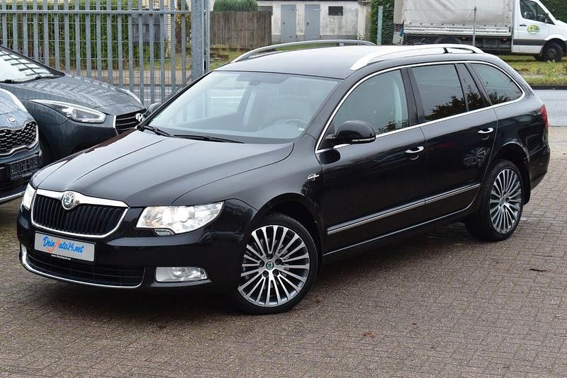 Schwarz Gebraucht 2013 Skoda Superb LAURIN & KLEMENT Kombi | 6.490 € (Guter Preis) - Bild 1/4