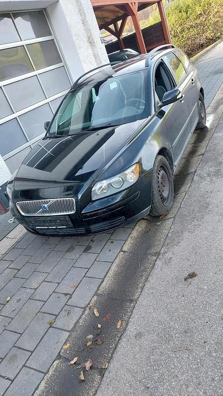Grau Gebraucht 2004 Volvo V50 Kombi | 599 € (Fairer Preis) - Bild 1/4