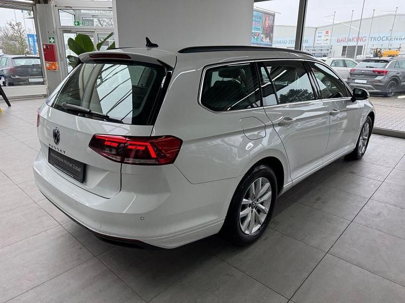 Gebraucht VW Passat Business 150 PS (110 kW) 2022 Weiß Kombi