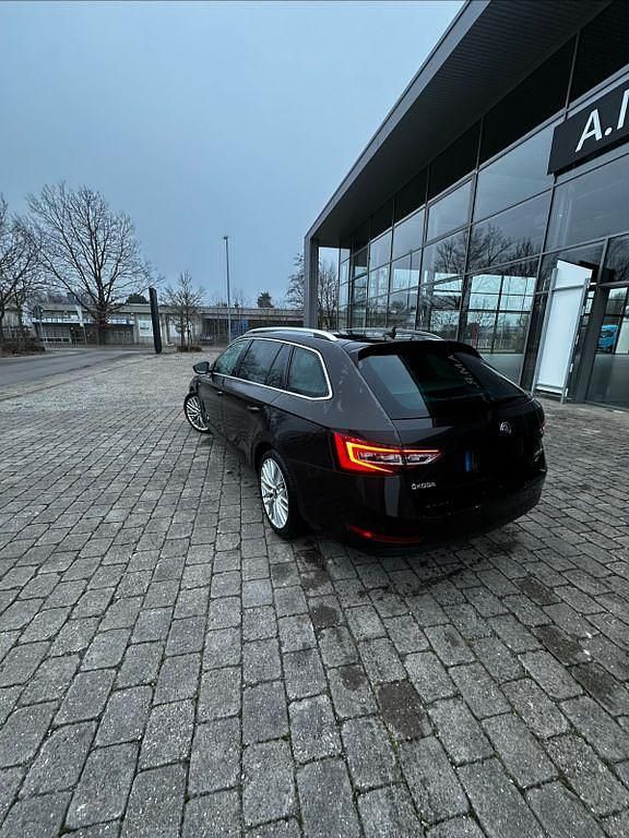 Gebraucht Skoda Superb LAURIN & KLEMENT 190 PS (139 kW) 2017 Braun Kombi