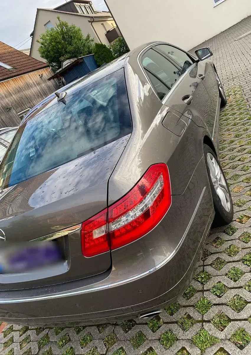 Gebraucht Mercedes E300 Avantgarde 204 PS (150 kW) 2010 Beige Limousine