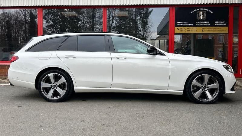 Gebraucht Mercedes E300 Avantgarde 265 PS (194 kW) 2022 Weiß Limousine