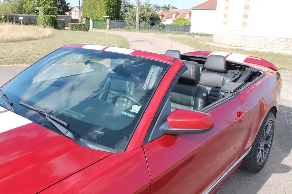 Gebraucht Ford Mustang Convertible 305 PS (224 kW) 2013 Rot Cabrio