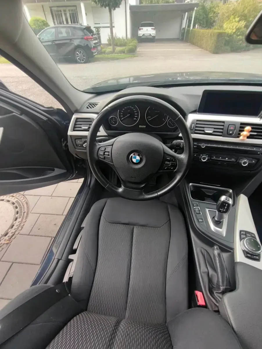 Gebraucht BMW 320 163 PS (119 kW) 2013 Blau Kombi