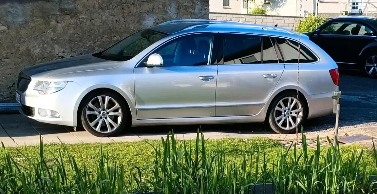 Używany Skoda Superb 170 KM (125 kW) 2012 Srebrny Kombi