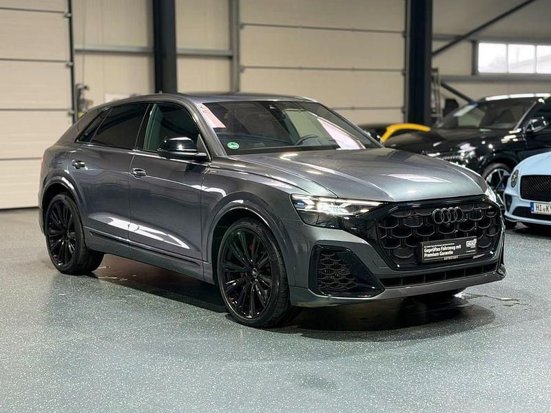 Gebraucht Audi Q8 S-Line 489 PS (359 kW) 2024 Grau SUV