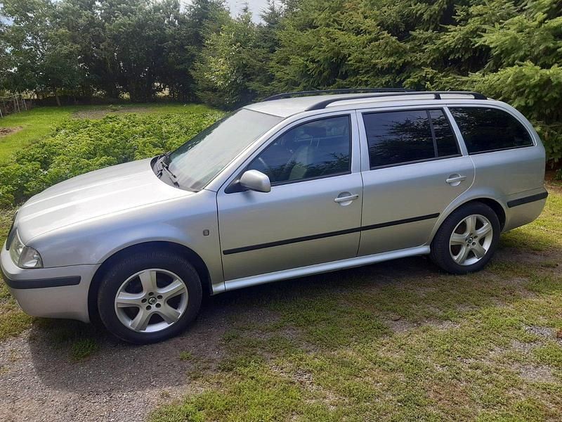 Silber Gebraucht 2008 Skoda Octavia Tour Kombi | 1.500 € (Superpreis) - Bild 1/4