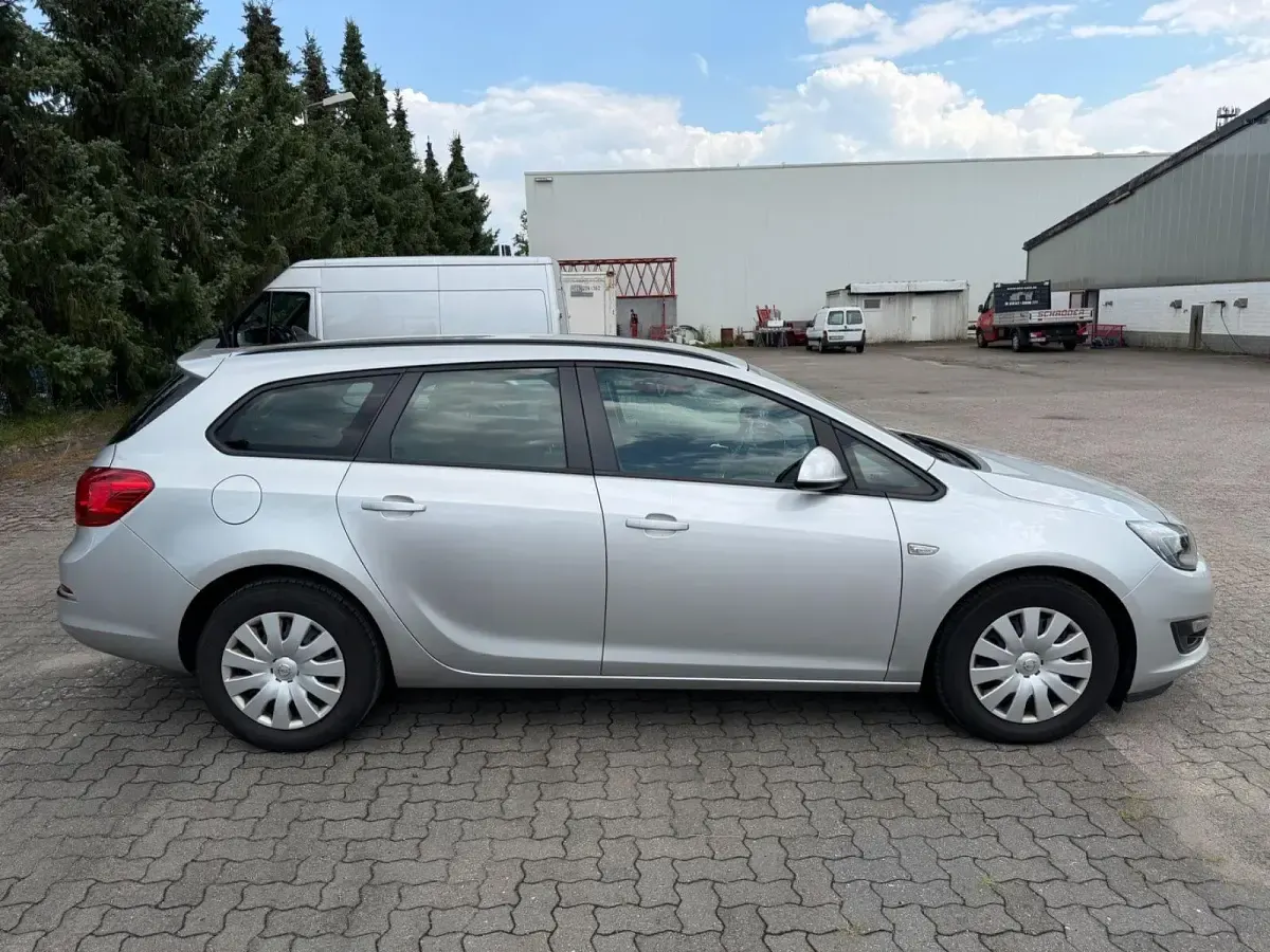 Gebraucht Opel Astra Edition 110 PS (80 kW) 2014 Silber Kombi