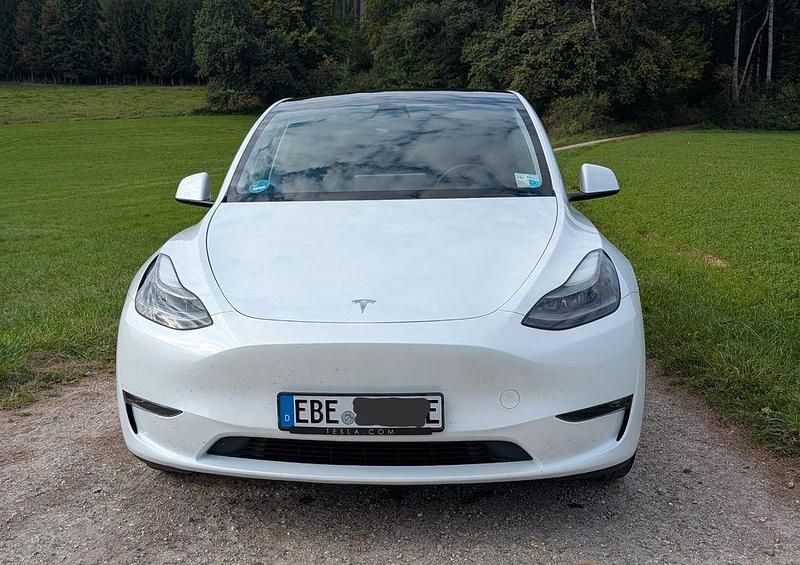 Weiß Gebraucht 2023 Tesla Model Y SUV | 31.000 € (Superpreis) - Bild 1/4
