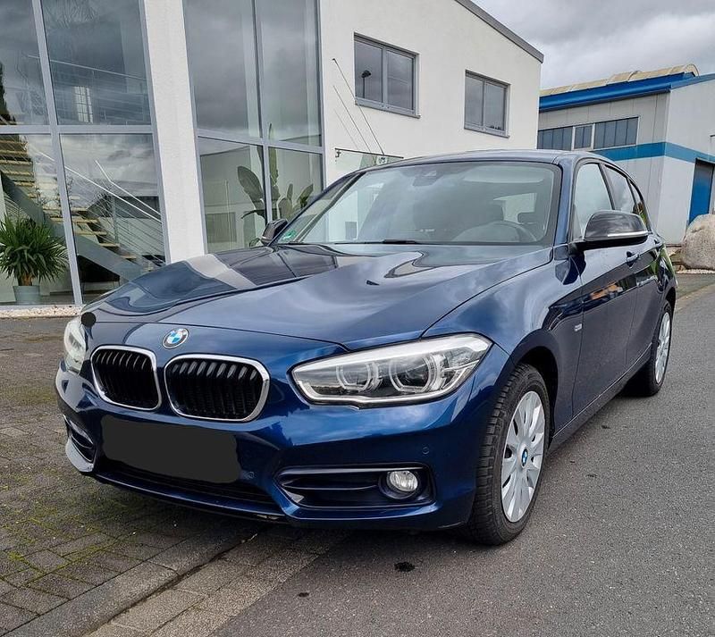 Blau Gebraucht 2017 BMW 118 Sport Line Kleinwagen | 11.900 € (Guter Preis) - Bild 1/4