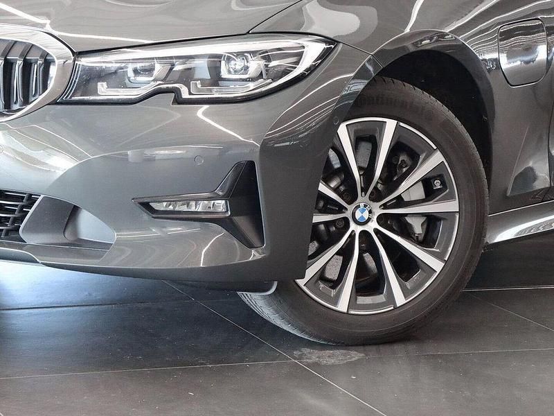 Gebraucht BMW 330e Advantage 252 PS (185 kW) 2020 Grau Kombi