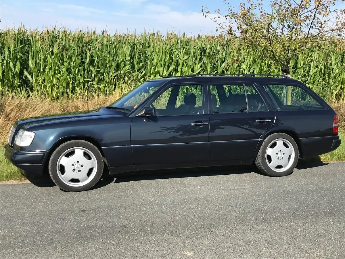 Gebraucht Mercedes E320 220 PS (161 kW) 1996 Schwarz Kombi