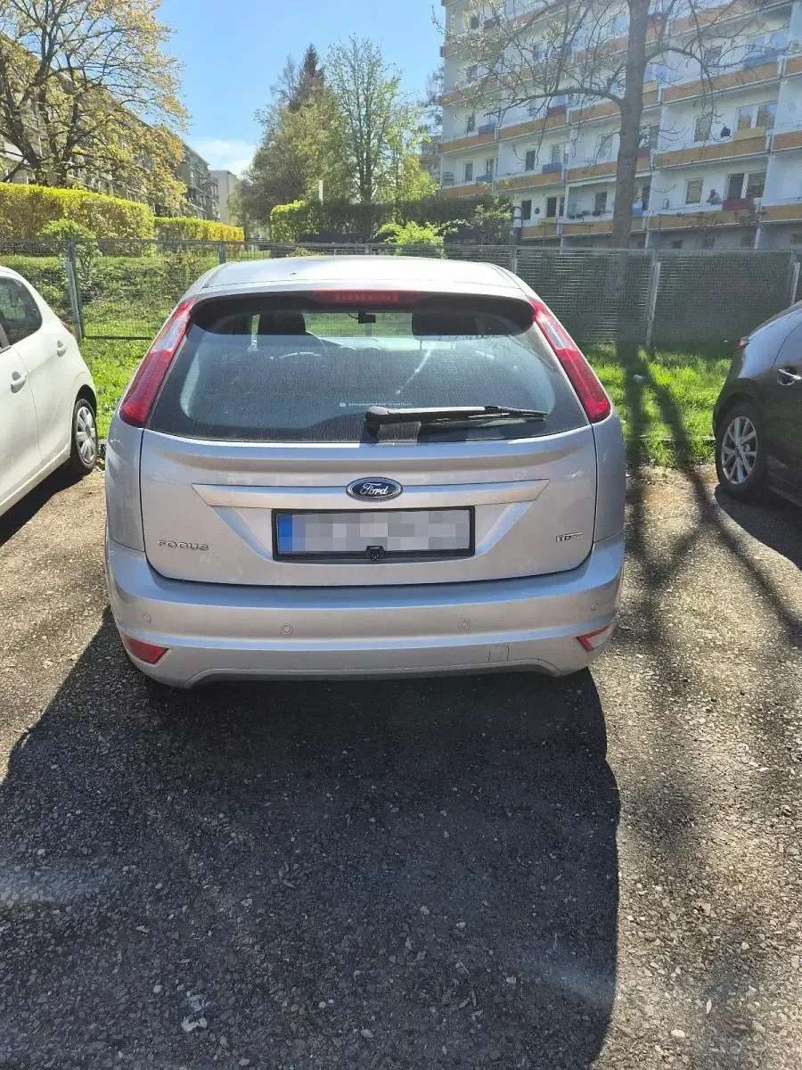 Gebraucht Ford Focus 109 PS (80 kW) 2010 Silber Limousine