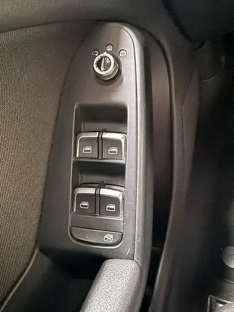 Gebraucht Audi A4 Attraction 136 PS (100 kW) 2012 Schwarz Kombi