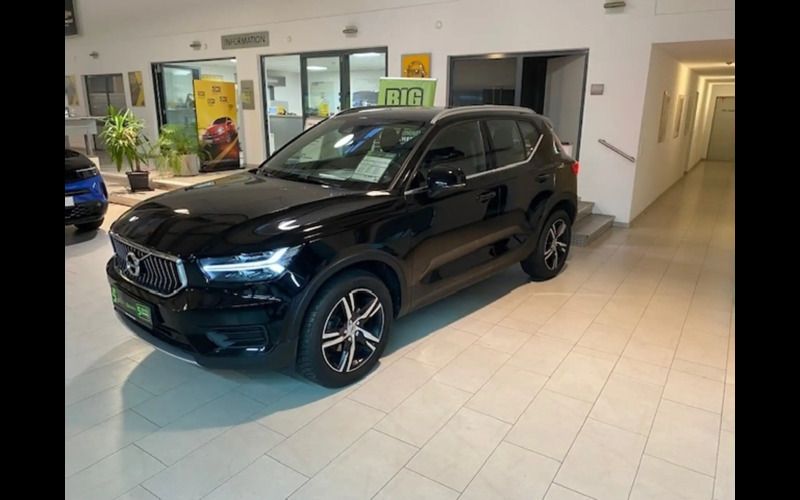 Black solid (stone) / solid Gebraucht 2020 Volvo XC40 Inscription SUV | 27.990 € - Bild 1/4
