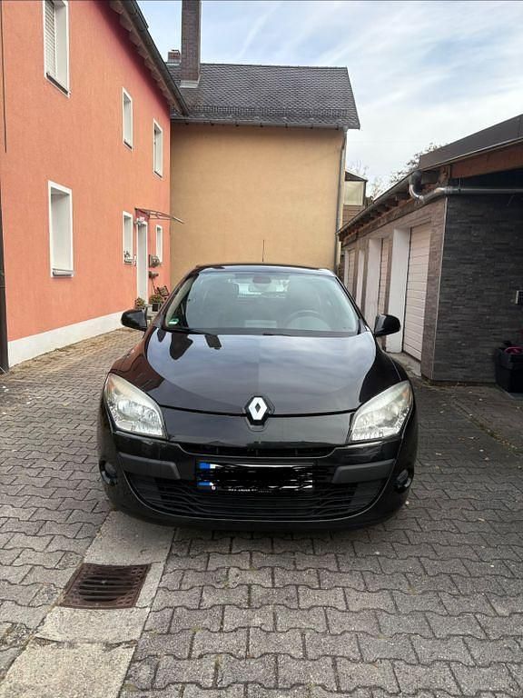 Schwarz Gebraucht 2010 Renault Mégane III Authentique Limousine | 4.199 € (Fairer Preis) - Bild 1/4