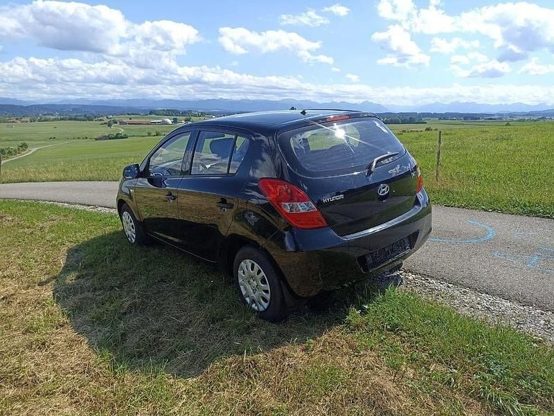 Gebraucht Hyundai i20 Classic 77 PS (56 kW) 2011 Schwarz Kleinwagen