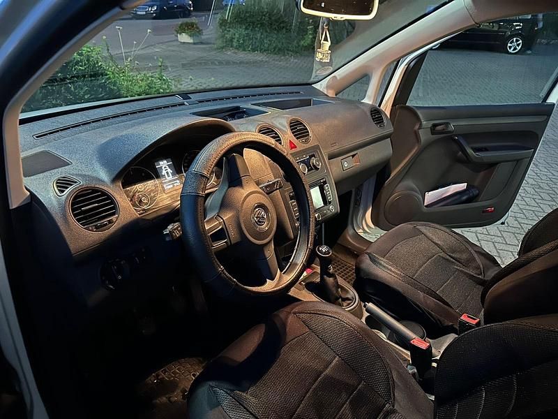 Weiß Gebraucht 2014 VW Caddy Maxi Van / Kleinbus | 6.499 € (Fairer Preis) - Bild 1/4