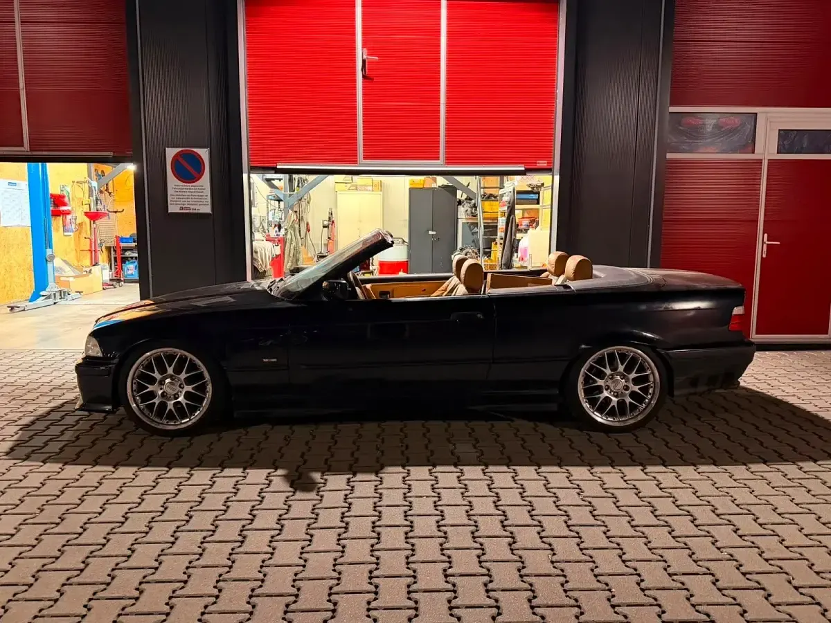 Gebraucht BMW 320 Cabriolet Basis 150 PS (110 kW) 1998 Schwarz Cabrio
