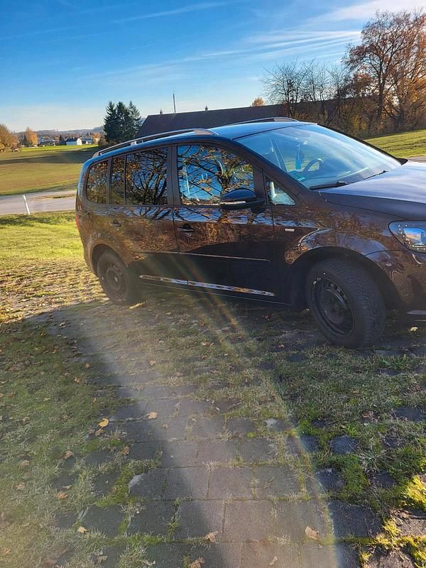 Gebraucht VW Touran 140 PS (102 kW) 2013 Violet Van / Kleinbus