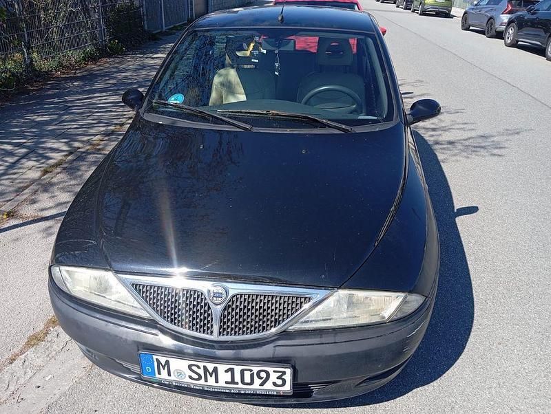 Gebraucht Lancia Ypsilon 60 PS (44 kW) 2002 Schwarz Kleinwagen
