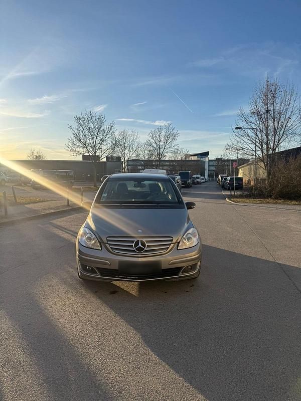 Gebraucht Mercedes B180 109 PS (80 kW) 2007 Silber Van / Kleinbus