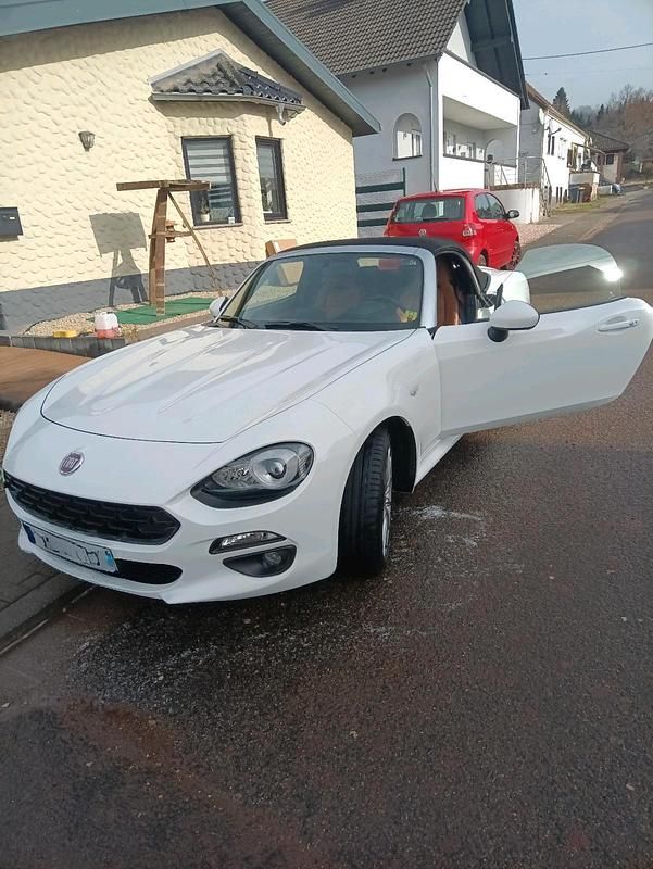 Weiß Gebraucht 2017 Fiat 124 Spider Lusso Cabrio | 16.900 € (Fairer Preis) - Bild 1/3