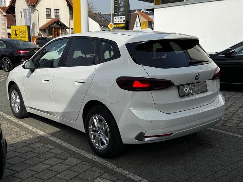 Gebraucht BMW 220 Active Tourer Performance 156 PS (114 kW) 2023 Weiß Van / Kleinbus