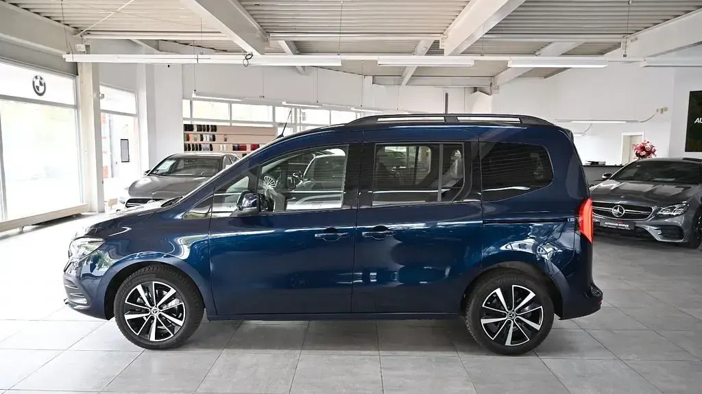 Gebraucht Mercedes T180 Edition 116 PS (85 kW) 2024 Blau Van / Kleinbus