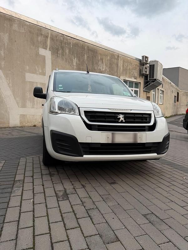 Gebraucht Peugeot TePee 100 PS (73 kW) 2017 Weiß Limousine