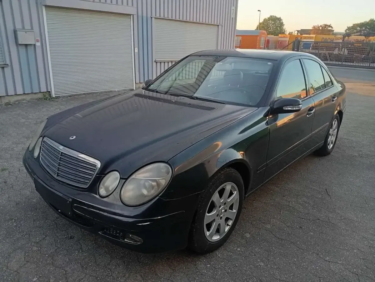 Gebraucht Mercedes E200 Avantgarde 163 PS (119 kW) 2006 Schwarz Limousine