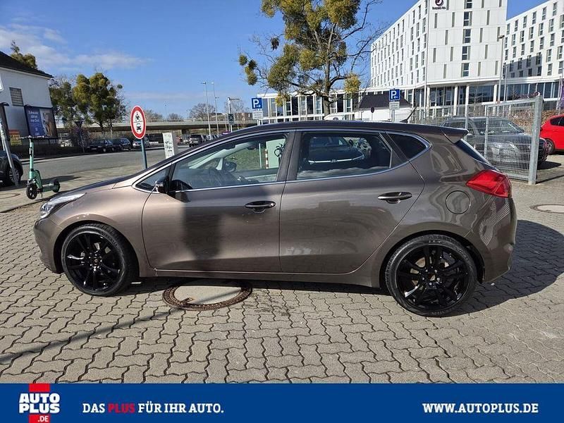 Gebraucht Kia Ceed Vision 135 PS (99 kW) 2012 Braun Kleinwagen