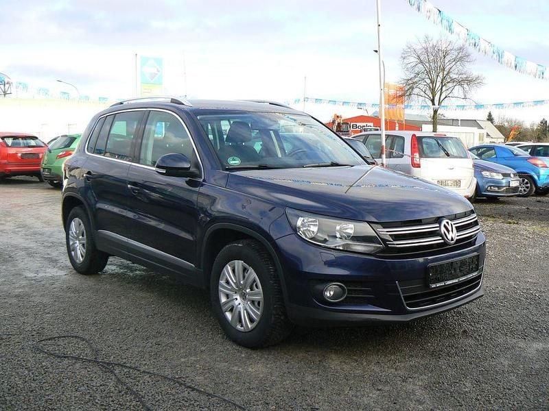 Blau Gebraucht 2015 VW Tiguan Sportline SUV | 10.980 € (Fairer Preis) - Bild 1/4