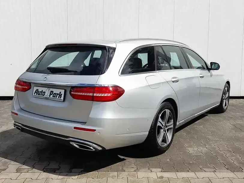 Gebraucht Mercedes E220 194 PS (142 kW) 2019 Iridiumsilber  metalliclack Kombi