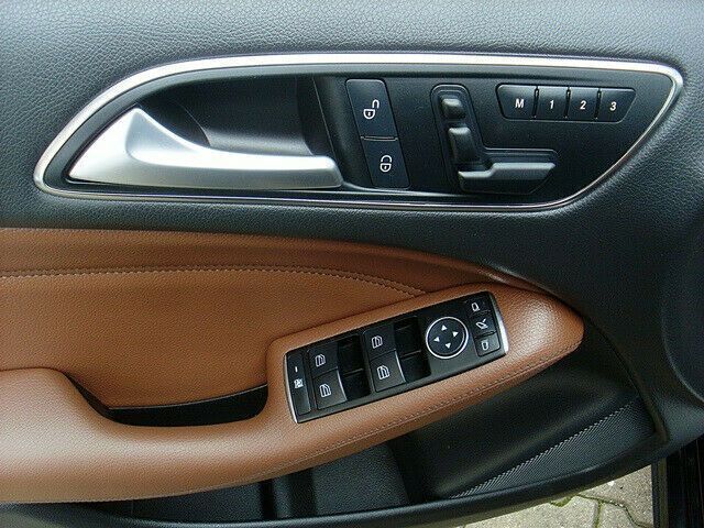 Gebraucht Mercedes B200 156 PS (114 kW) 2012 Schwarz metallic Van / Kleinbus