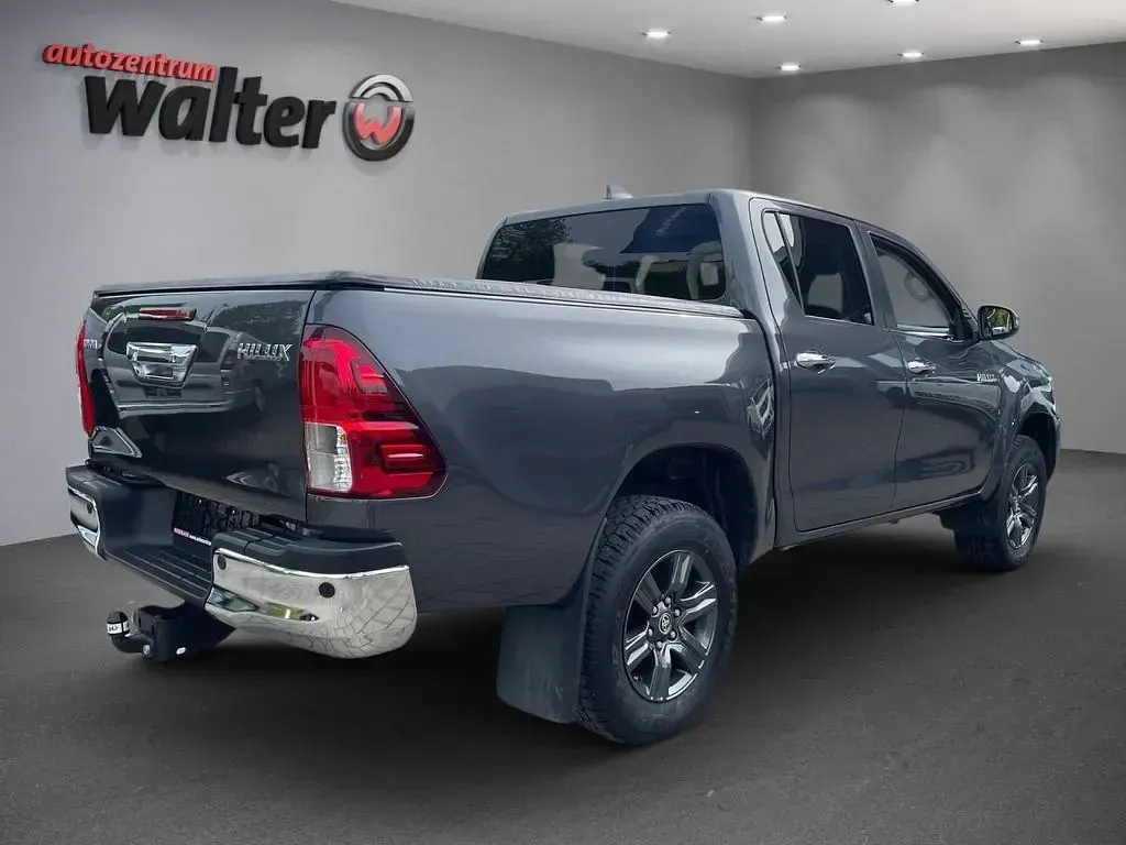 Gebraucht Toyota HiLux Comfort 150 PS (110 kW) 2024 Grau Pickup