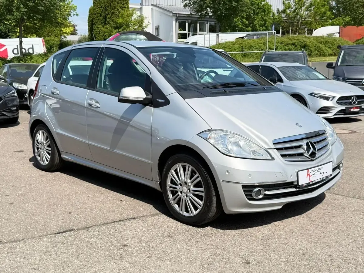 Gebraucht Mercedes A180 Elegance 109 PS (80 kW) 2011 Silber Limousine