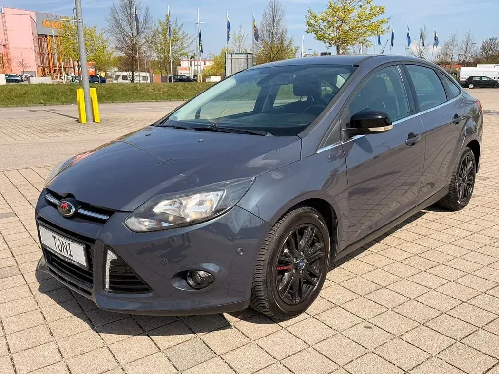 Second-hand Ford Focus Titanium 150 CP (110 kW) 2011 Maro Berlinǎ