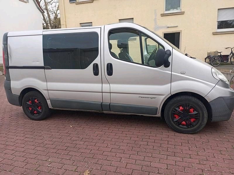 Gebraucht Renault Trafic 145 PS (106 kW) 2010 Silber Van / Kleinbus