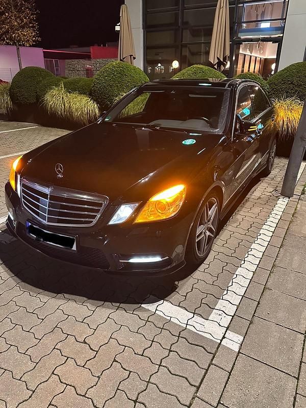 Gebraucht Mercedes E350 AMG 265 PS (194 kW) 2012 Schwarz Limousine