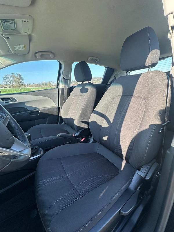 Gebraucht Chevrolet Aveo 116 PS (85 kW) 2011 Schwarz Kleinwagen