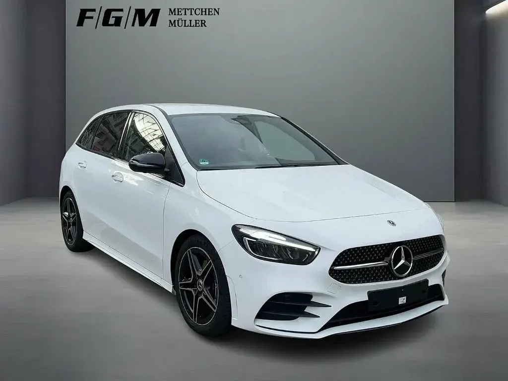 Gebraucht Mercedes B200 AMG Premium 163 PS (119 kW) 2024 Weiß Kleinwagen