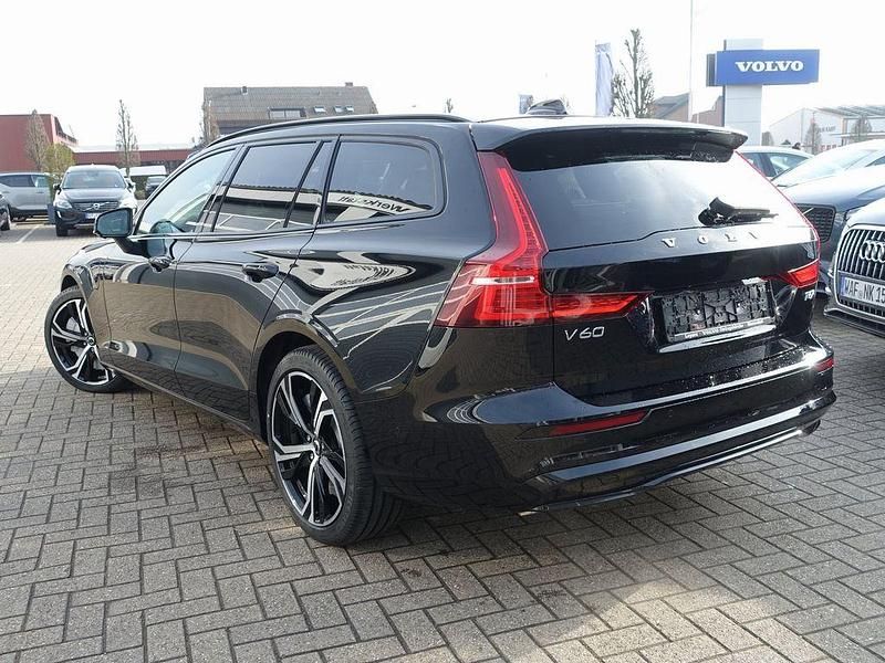 Neu Volvo V60 Plus 398 PS (292 kW) 2026 Schwarz Kombi