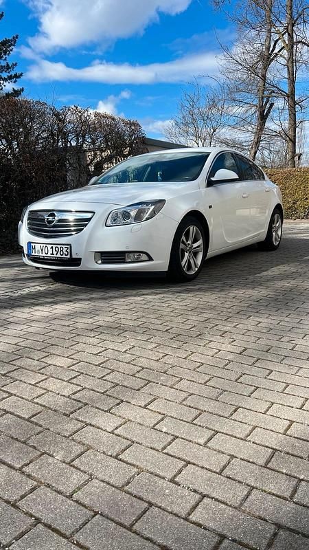 Gebraucht Opel Insignia 170 PS (125 kW) 2011 Weiß Limousine