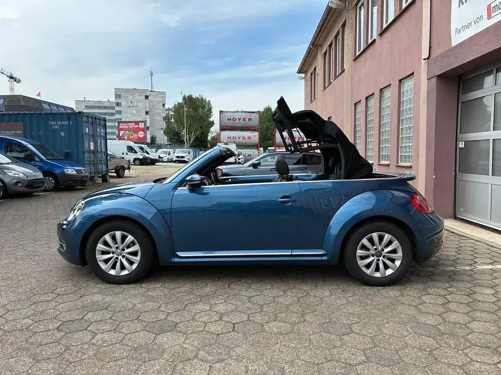 Gebraucht VW Beetle Cabriolet Design 105 PS (77 kW) 2016 Blau Cabrio