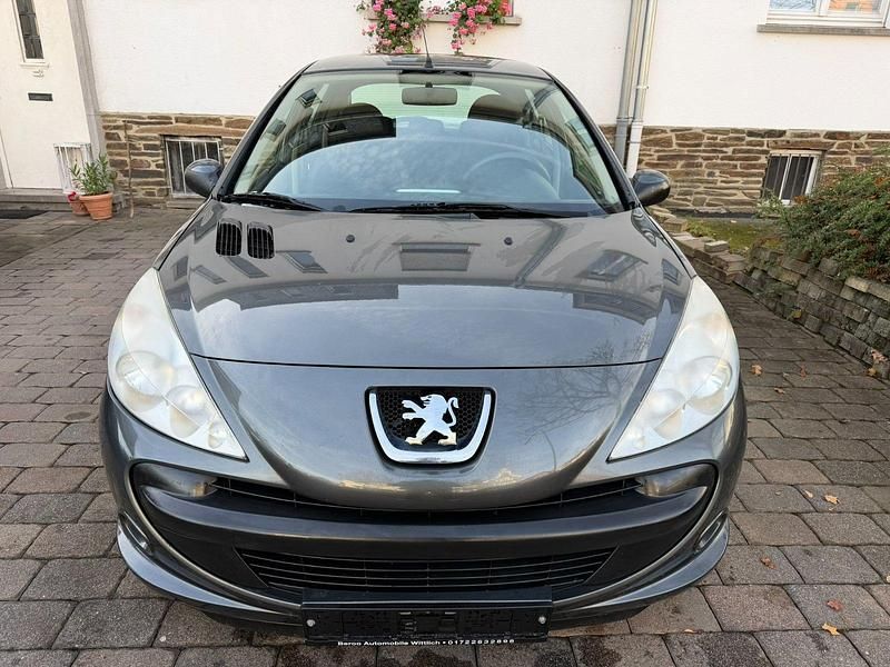 Gebraucht Peugeot 206+ 68 PS (50 kW) 2011 Lack grau shark/metallic Kleinwagen