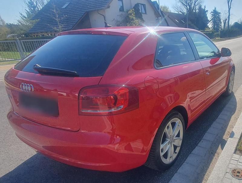 Gebraucht Audi A3 125 PS (91 kW) 2009 Rot Kleinwagen